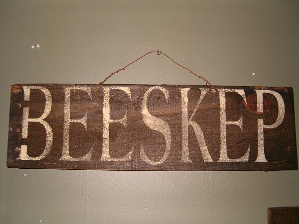 Beeskep sign