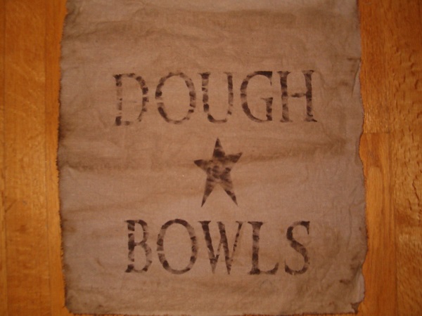 dough bowls table runner