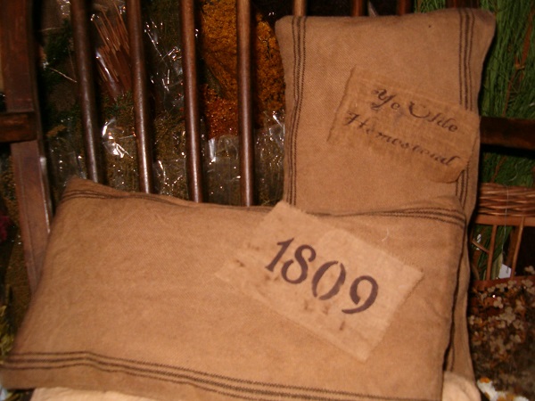 rectangular 1809 or ye olde homestead heirloom pillow