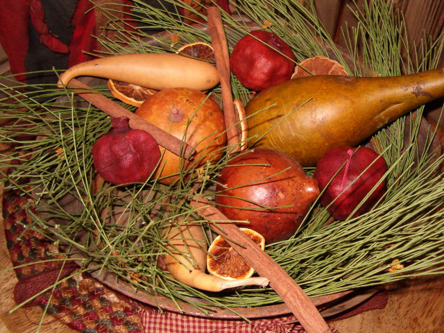 Holiday spice centerpiece