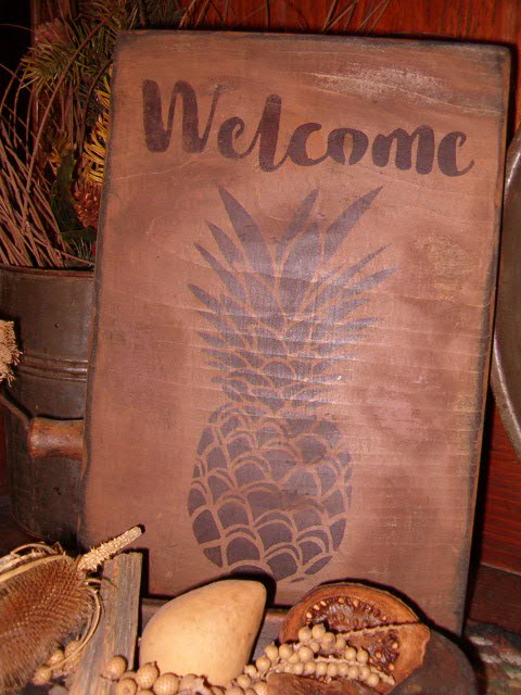 Welcome pineapple sign