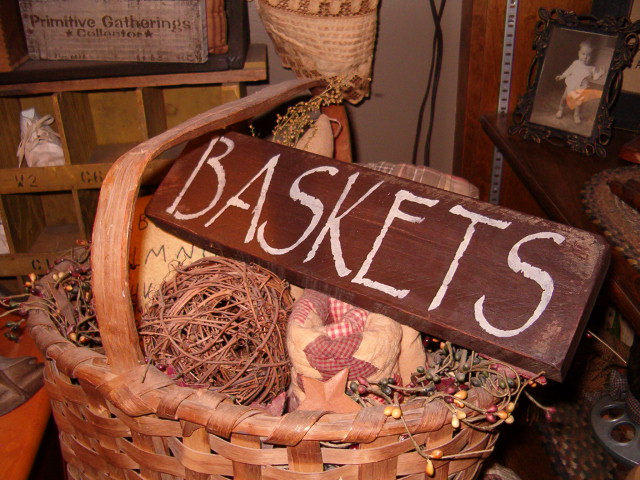 Baskets shelf sitter
