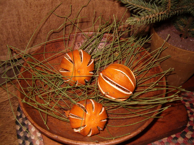 Slit orange pomanders